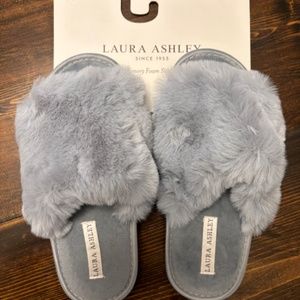 Laura Ashley Fuzzy Slippers, Open Toe, Gray, Memory Foam, Size 5-6 (Small)
